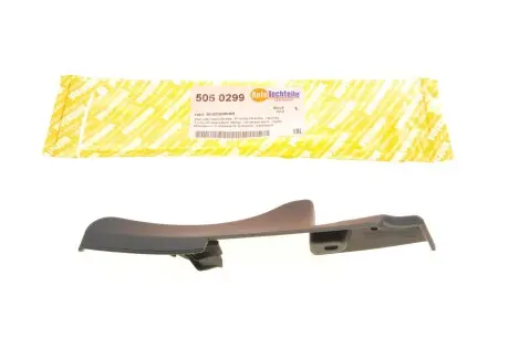 Накладка стекла лобового Renault Duster 10-17 (R) AUTOTECHTEILE 505 0299