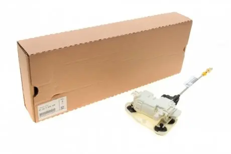 Доводчик дверей (передніх/L) X5 (F15) 3.0/4.4 D 14- BMW 51207419839