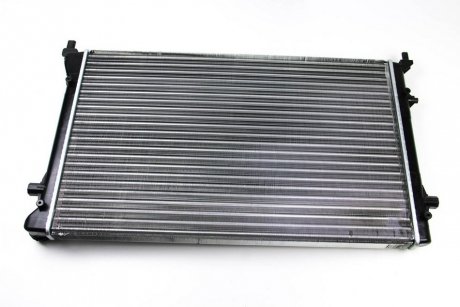 Радиатор воды Caddy III 2.0SDI/1.4i/1.6i /Golf/Octavia (+/- AC) (650x398x26) BSG BSG 90-520-013 (фото 1)