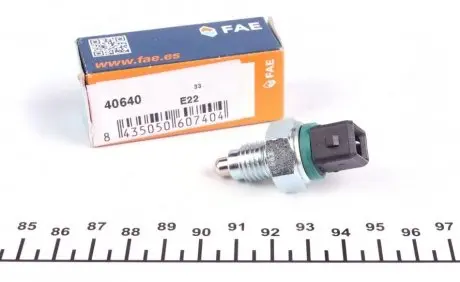 Датчик увімкнення заднього ходу BMW 3/5/6/7 -95 (M12x1.5) (наружні конт.) FAE 40640