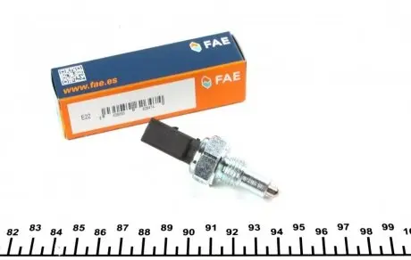 Датчик включения заднего хода VW Passat/Audi A4/A6/A8 98- (M14x1.5) FAE 41303