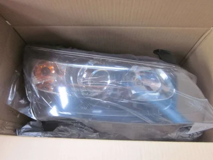 Фара передня права (чорна)) EC7 GEELY 1067003377