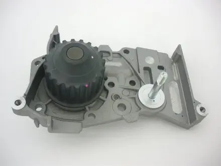 Насос водяний RENAULT CLIO, KANGOO, MEGANE GMB GWR-15A