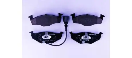 Гальмівні колодки, дискове гальмо (набір) HELLA 8DB355009801