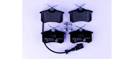 Гальмівні колодки, дискове гальмо (набір) HELLA 8DB355010781
