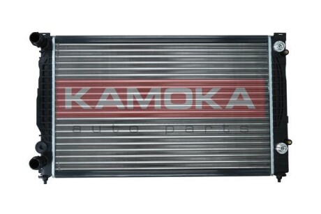 Радиатор охлаждения Audi A4/A6/VW Passat 96-05 KAMOKA 7705008