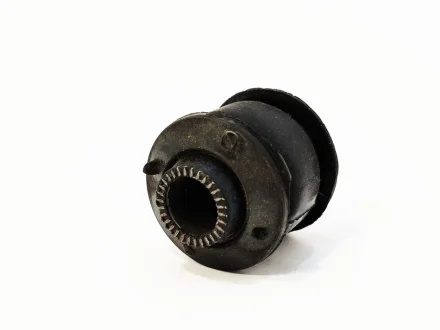 Сайлентблок рычага заднего поперечного и цапфы (верх.) Geely CK/CK2 KLM KLM Autoparts 2911020001