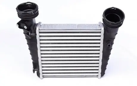 Радиатор интеркулера VW Passat 1.8 00-05 MAHLE MAHLE / KNECHT CI 346 000S