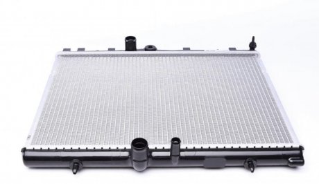 Радиатор охлаждения Citroen C4/Xsara/ Peugeot 307 2.0 16v/HDI 01-08 MAHLE / KNECHT CR 31 000S (фото 1)