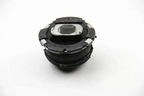 Подушка задней балки MB E-класс (W210) 95-02 (передняя)) Metalcaucho 06080