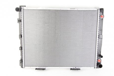 Радиатор охлаждения MERCEDES E-CLASS W 124 (84-) E 300 D (выр-во) NISSENS 62762A