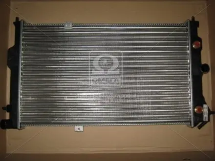 Радіатор охолодження OPEL VECTRA A (88-) АТ NISSENS 630641