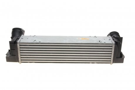 Радиатор интеркулера BMW (E90/E92/E91)/X1 (E84) 2.0D/3.0D 06-15 M57/N47 NRF 30386 (фото 1)