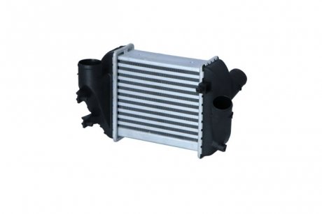 Радиатор интеркулера Audi A4 2.5HDI 00-06 NRF 30755 (фото 1)