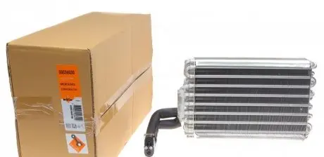 Радіатор кондиціонера MB E-class (W124) 84- NRF 36030