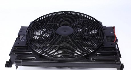 Вентилятор радіатора BMW X5 3.0d 01- (з дифузором) NRF 47217 (фото 1)