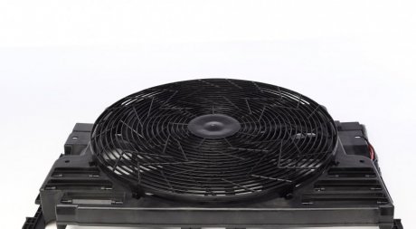 Вентилятор радиатора BMW X5 (E53) 00-06 (с диффузором)) NRF 47218 (фото 1)