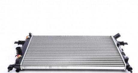 Радиатор охлаждения Opel Astra/Zafira 98-05 (Эконом-класс) NRF 50562A (фото 1)