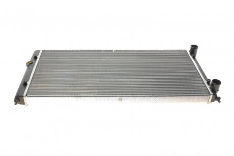 Радиатор охлаждения VW Gold III/Vento 1.6-2.0 91-99 NRF 54664 (фото 1)