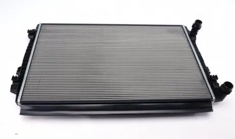 Радіатор охолодження VW Passat/Golf VII 12- NRF 58453