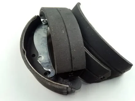 Тормозные колодки.) OEM 96430417