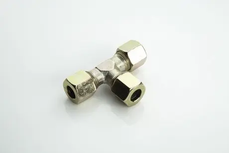 Штуцер т-образный 10x10x10 с гайками.. PE AUTOMOTIVE 076.093-00A