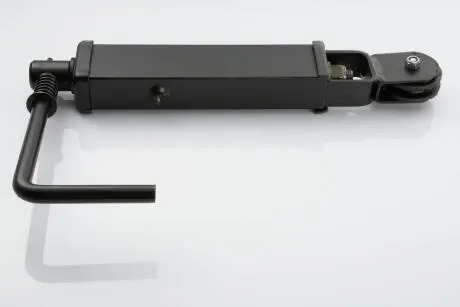 Крюк буксировочный PE AUTOMOTIVE 09000100A