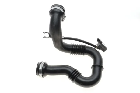 Патрубок інтеркулера Trafic/Vivaro 2.0dCi 06- Пр. RENAULT 8201068612