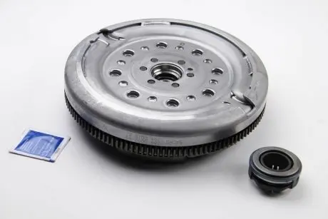 Демпфер + комплект сцепления VW Caddy 1.9TDI 77kw 04-10/Golf V 1.6TDI 66-77kw 03-08 SACHS 2290 602 004
