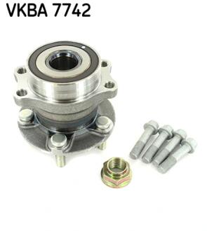Комплект підшипника колеса SKF VKBA 7742