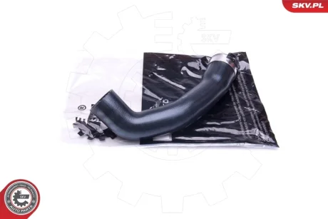 Патрубок інтеркулера NISSAN QASHQAI 1.2 DIG-T SKV GERMANY 24SKV959