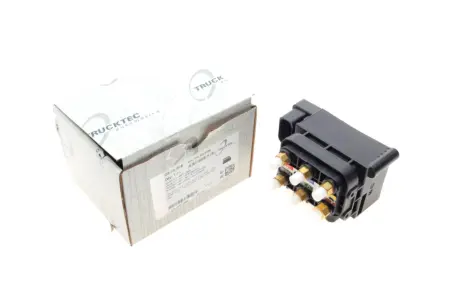 Клапан пневмоподвески. MB S-class (W221) 05-13 AUTOMOTIVE TRUCKTEC 02.30.408